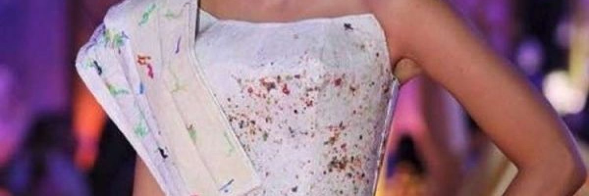 فنانة-مصرية-تصمم-ملابسها-من-حاويات-القمامة-صور