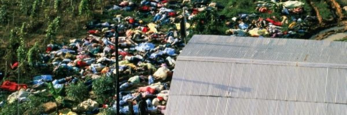 قس-امريكي-اقنع-900-من-اتباعة-على-الانتحار-الجماعي.-كيف-فعل-ذلك؟