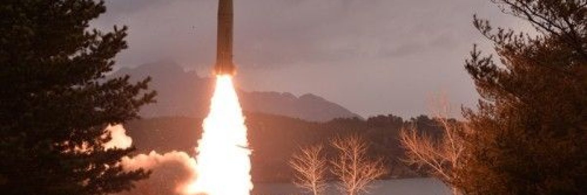 كوريا-الشمالية-تطلق-صاروخاً-باليستيا-بعيد-المدى