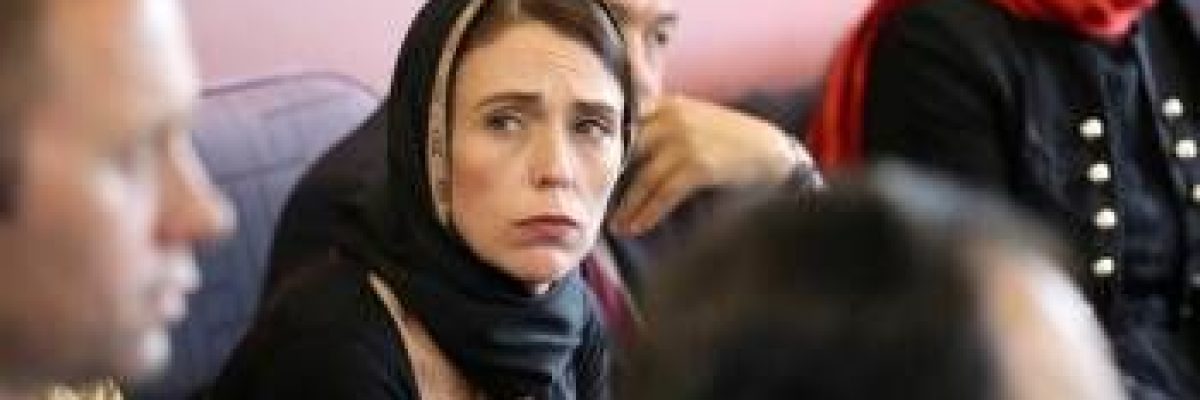 كيف-نجحت-رئيسة-وزراء-نيوزيلندا-في-امتصاص-غضب-الجالية-الاٍسلامية-؟