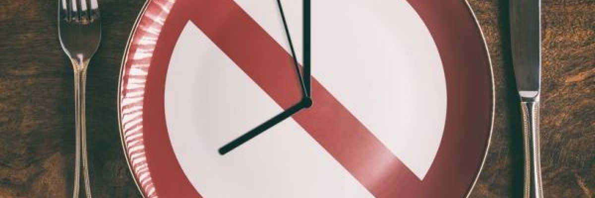 كيف-يؤثر-عدم-الافطار-والصيام-لفترة-طويلة-عن-المناعة-في-جسمك؟