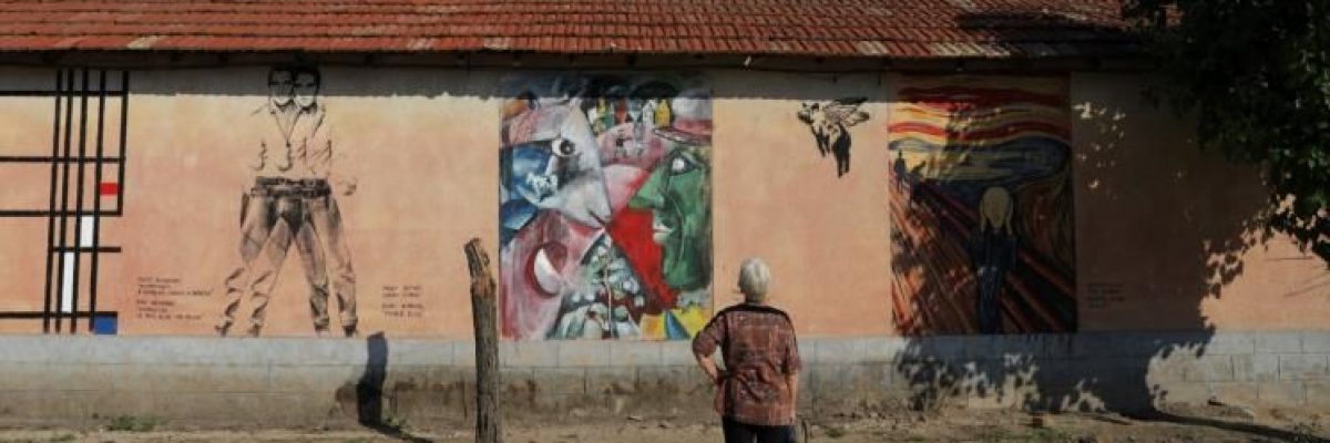 لوحات-متحف-نيويورك-تحول-قرية-بلغارية-لمعرض-مفتوح