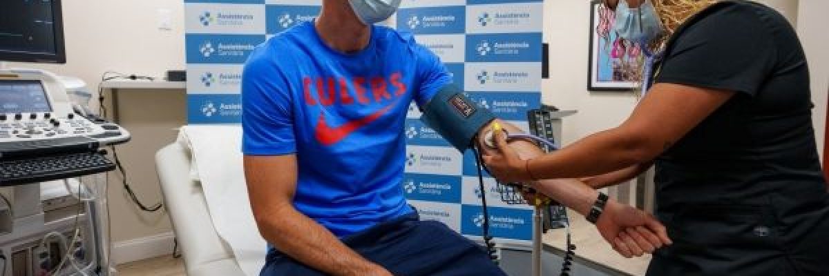 ليفاندوفسكي-يجتاز-الكشف-الطبي-في-برشلونة