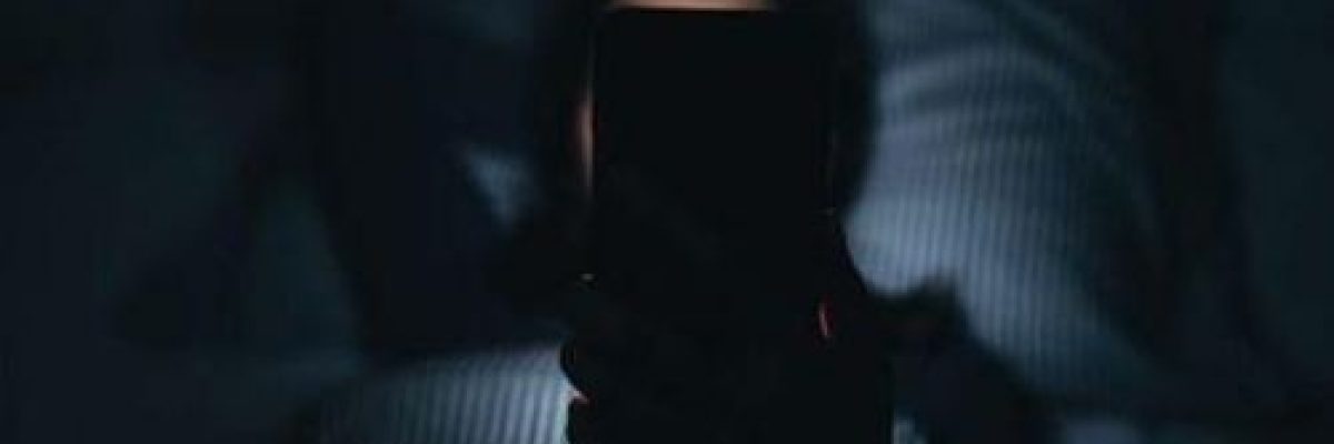 ماذا-يحدث-للجسم-عند-استخدام-الهاتف-قبل-النوم؟