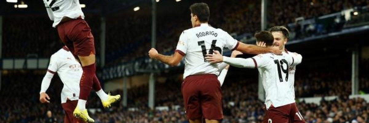 مانشستر-سيتي-يتغلب-على-ايفرتون-بثلاثية-في-الدوري-الانجليزي