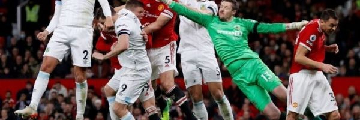 مانشستر-يونايتد-يصالح-جماهيره-بثلاثية-في-بيرنلي-بالدوري-الانجليزي