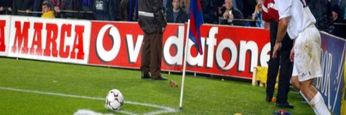 ماهي-اغرب-الاشياء-التي-القاها-الجمهور-على-لاعبي-كرة-القدم؟-