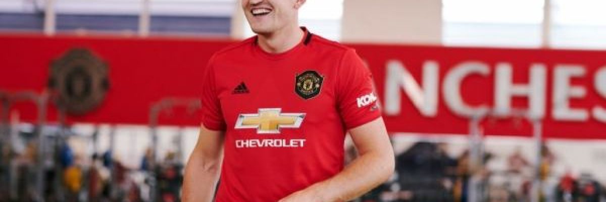 مدافع-مانشستر-يونايتد-_الاغلى_-يطلب-من-الجمهور-الحكم-عليه-بعد-5-سنوات