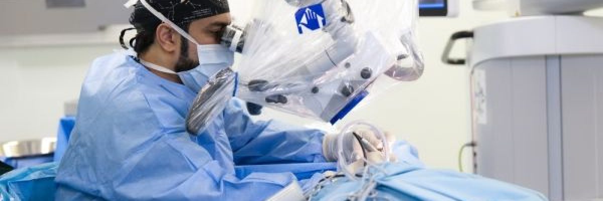 مدينة-طبية-عمانية-تُطلق-برنامج-زراعة-القوقعة-والمعينات-السمعية-العظمية