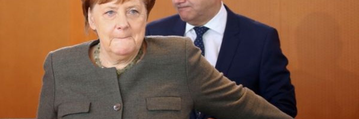 معجبة-عاملة-بالمطار-تصدم-بسيارتها-طائرة-انجيلا-ميركل-صورة