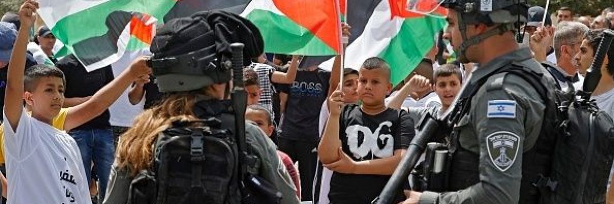 معلم-الماني-يصفع-طالبا-لانه-رفع-علم-فلسطين-فيديو