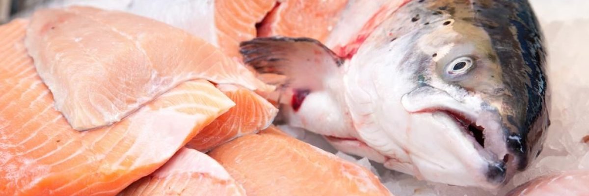 منها-تعزيز-عمل-الغدة-الدرقية.-تعرف-على-فوائد-السمك