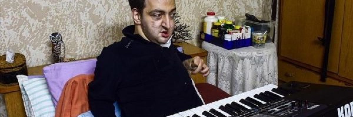 موسيقي-سوري-كفيف_-الاطاحة-بالاسد-نقطة-تحول-للشعب موسيقي-سوري-كفيف_-الاطاحة-بالاسد-نقطة-تحول-للشعب