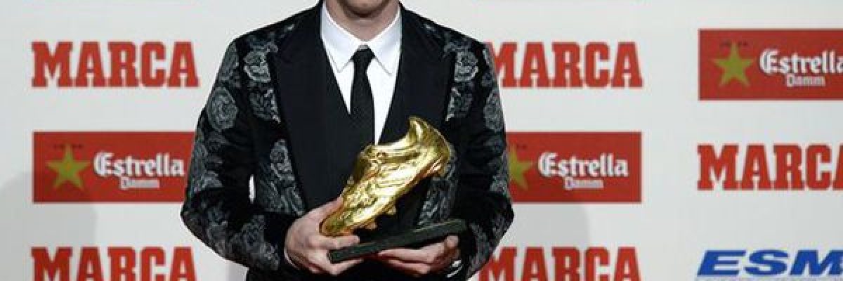 ميسي-يتسلم-جائزة-الحذاء-الذهبي-ويعادل-رونالدو