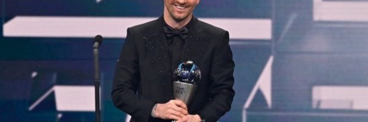 ميسي-ينال-جائزة-الافضل-في-العالم-المقدمة-من-الفيفا-لعام-2022