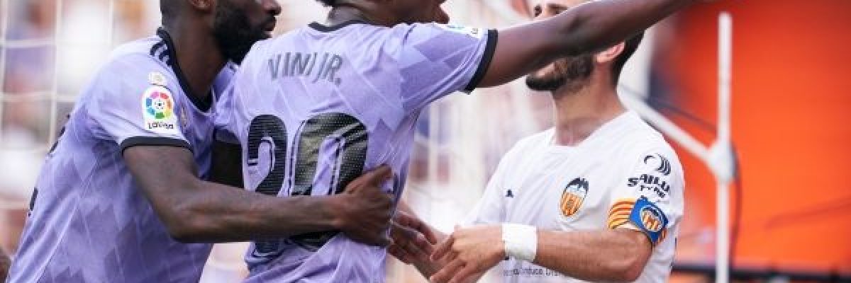 نجم-ريال-مدريد-ضحية-العنصرية.-انشيلوتي_-الملعب-باكمله-اهان-فينيسيوس-وطلبت-ايقاف-المباراة