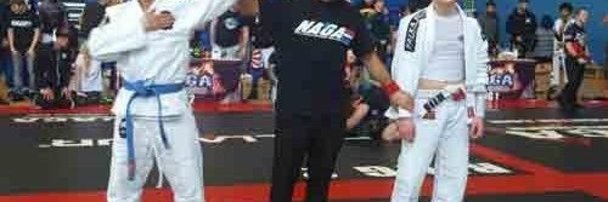 نجم-يمني-يحصد-الميدالية-الذهبية-في-بطوله-مصارعة-المحترفين-بالسويد