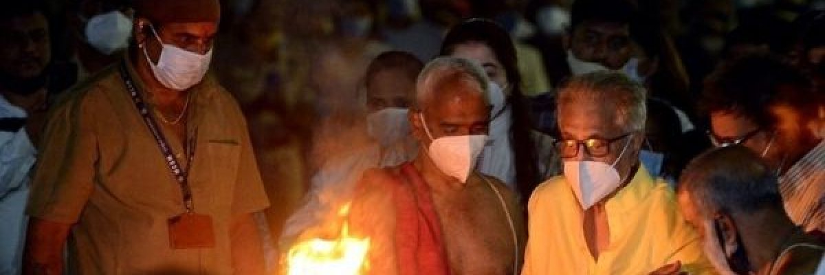 هندي-يعود-الى-منزله-بعد-مرور-24-ساعة-على-دفنه