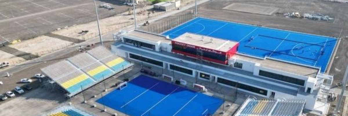 وزارة-الثقافة-والرياضة-العمانية-تتسلم-مشروع-ملعب-_هوكي-عمان_