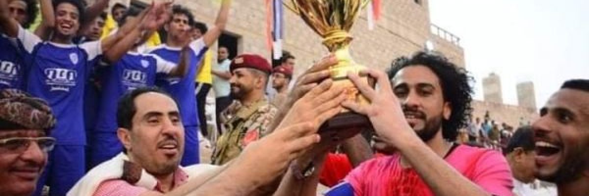 وزير-الشباب-والرياضة-يكرم-وحدة-صنعاء-بكاس-26-سبتمبر