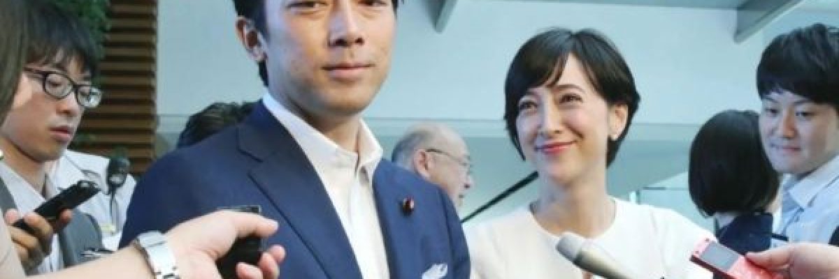 وزير-ياباني-ياخذ-اجازة-من-اجل-الاعتناء-بمولوده-الجديد