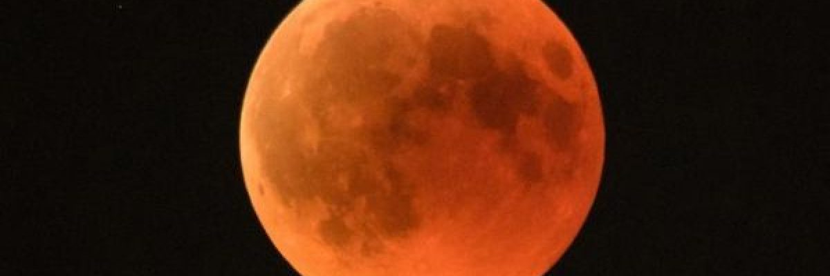 يستمر-3ساعات.-خسوف-كلي-للقمر-الدموي-العملاق-ليل-الاحد