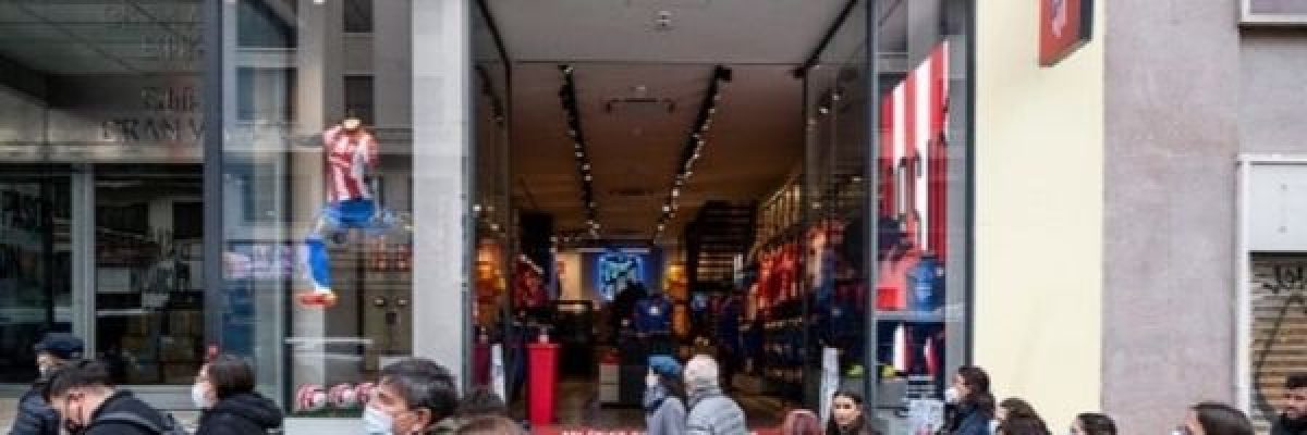 يويفا_-يامر-اتلتيكو-مدريد-بغلق-قسم-من-مدرجات-ملعبه-بسبب-تحية-نازية